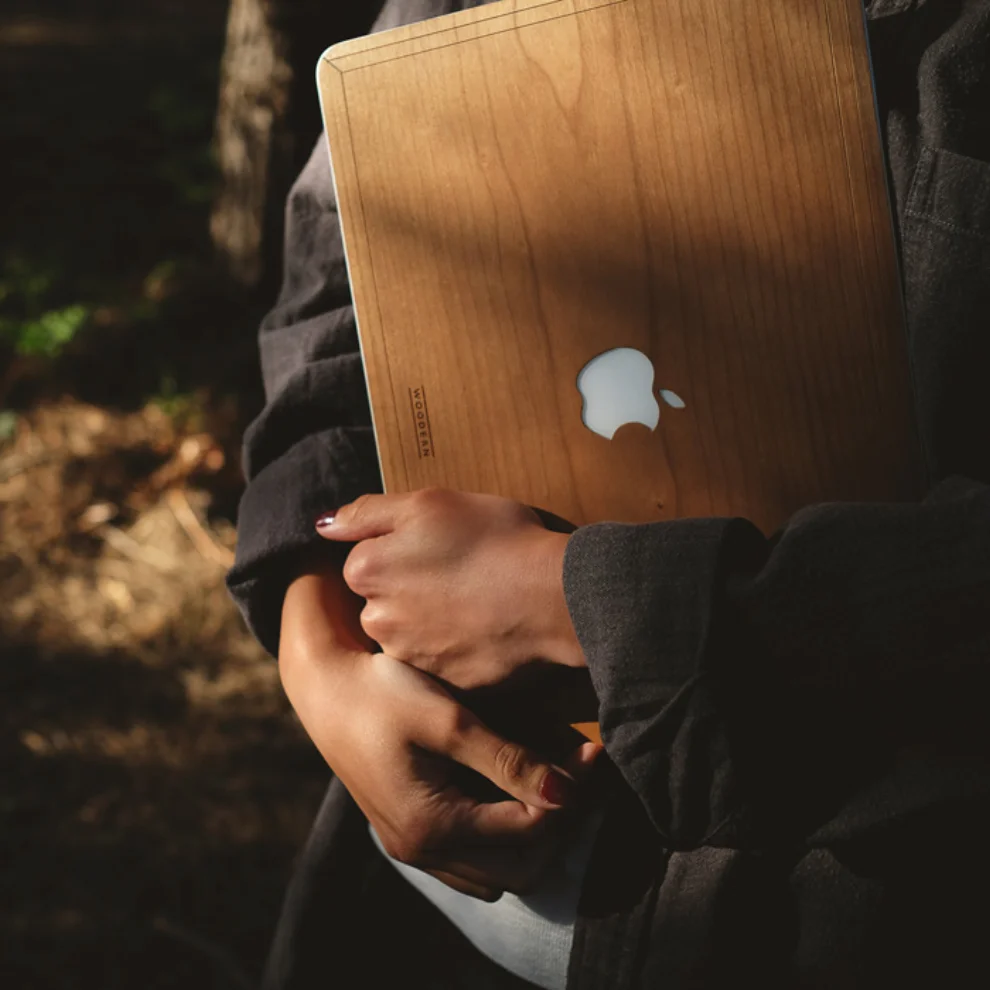 Woodern Co.	 - Cherry MacBook Pro Cover