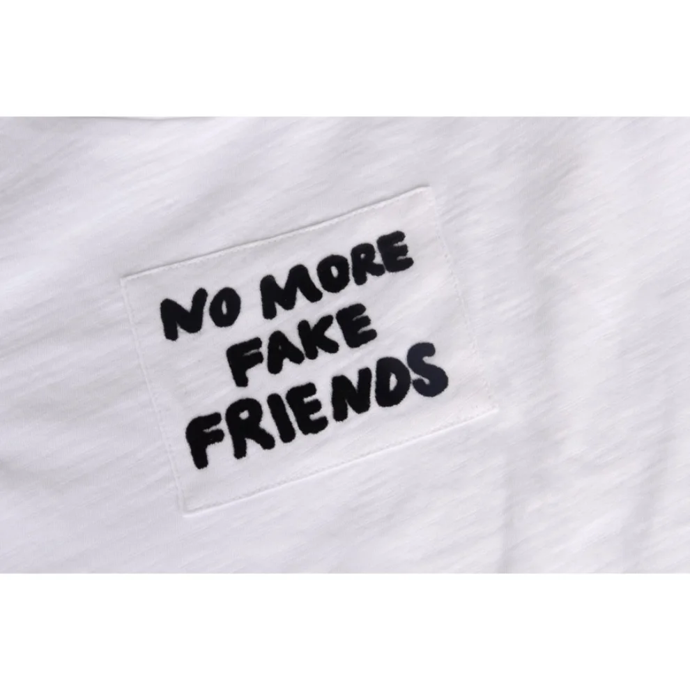 Bassigue - Fake Friends Tişört