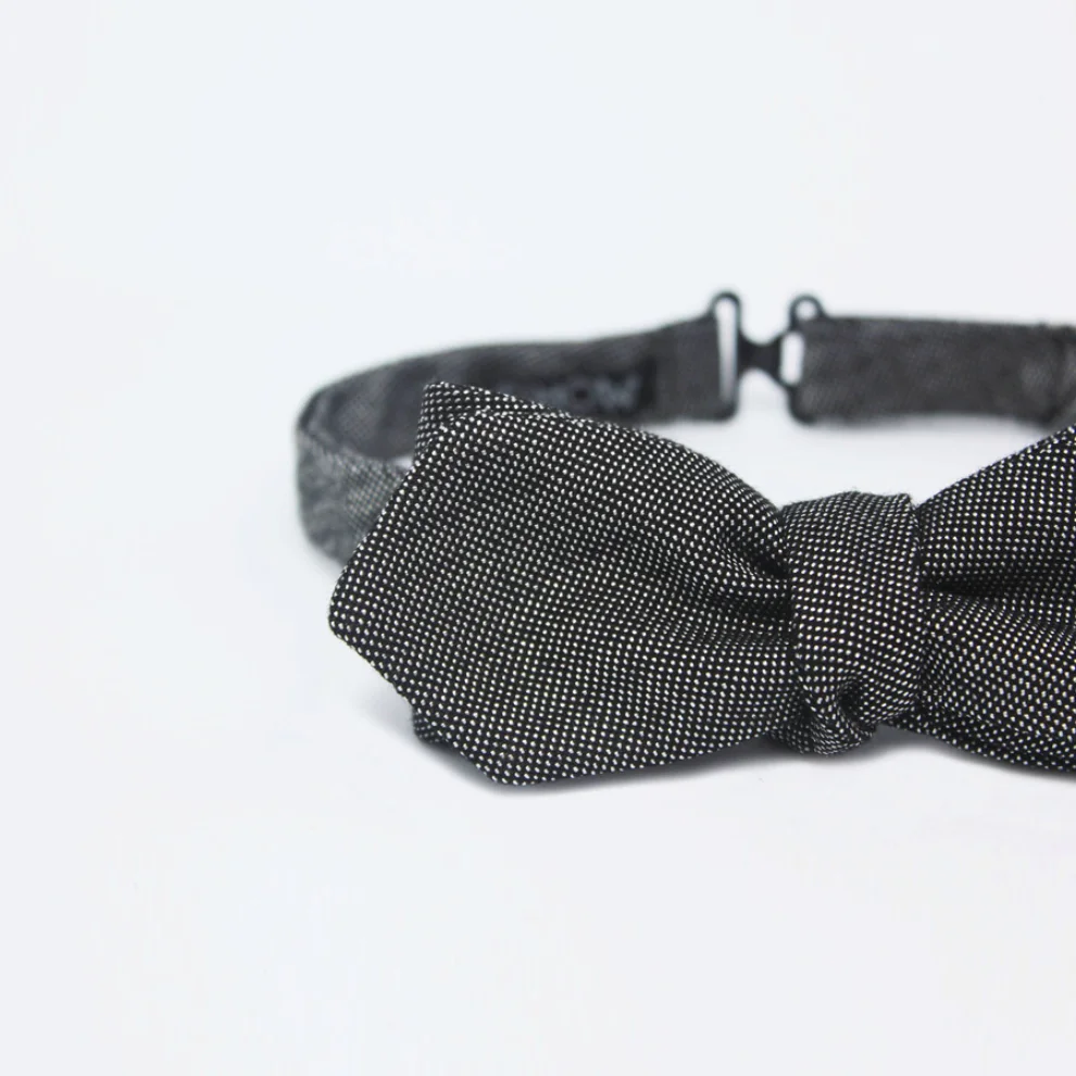 Moris - Gloss Gray Diamond  Self Tie Bow Tie