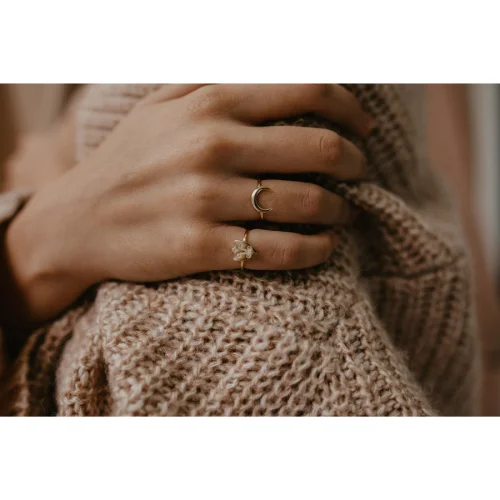 Girl & Gem - Horn Ring