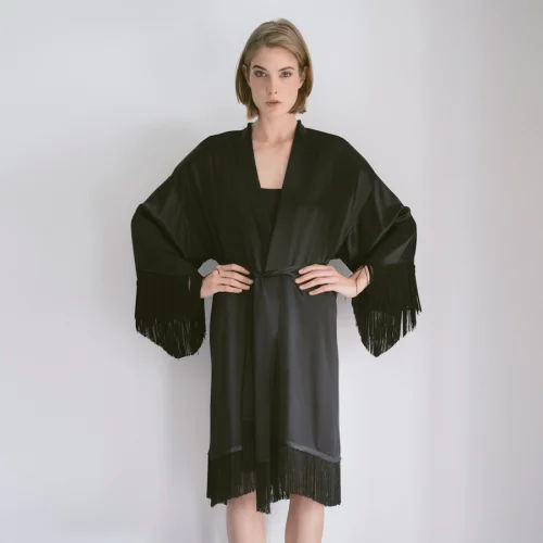 Boon - Black Shiny Swan İpek Saten Kimono