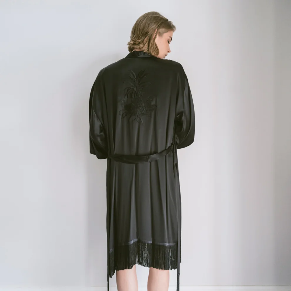 Boon - Black Shiny Pineapple Silk Kimono