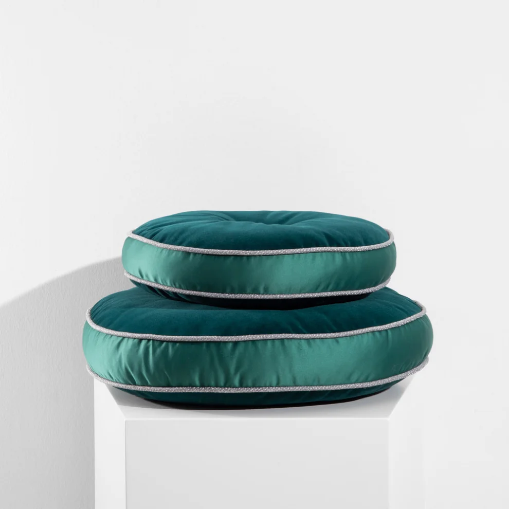 Alpaq Studio - Round Velvet Cushion