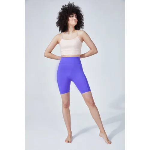 Vayu - Niks High Waisted Biker Short Leggings with side pockets