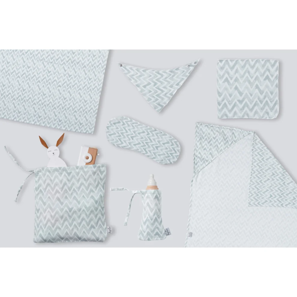 Deeperlove - Muslin Swaddle Blanket - Blue ZigZag