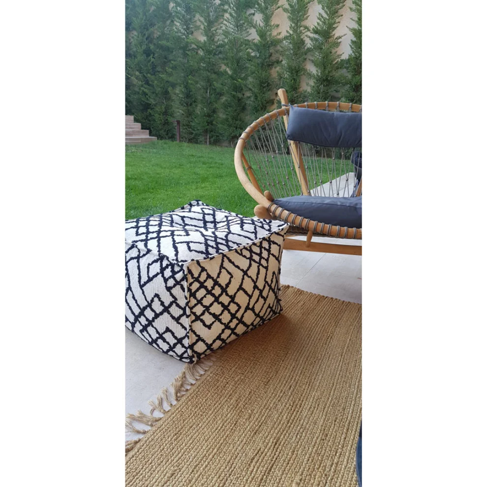 Fineroom Living - Maya Black Pouf