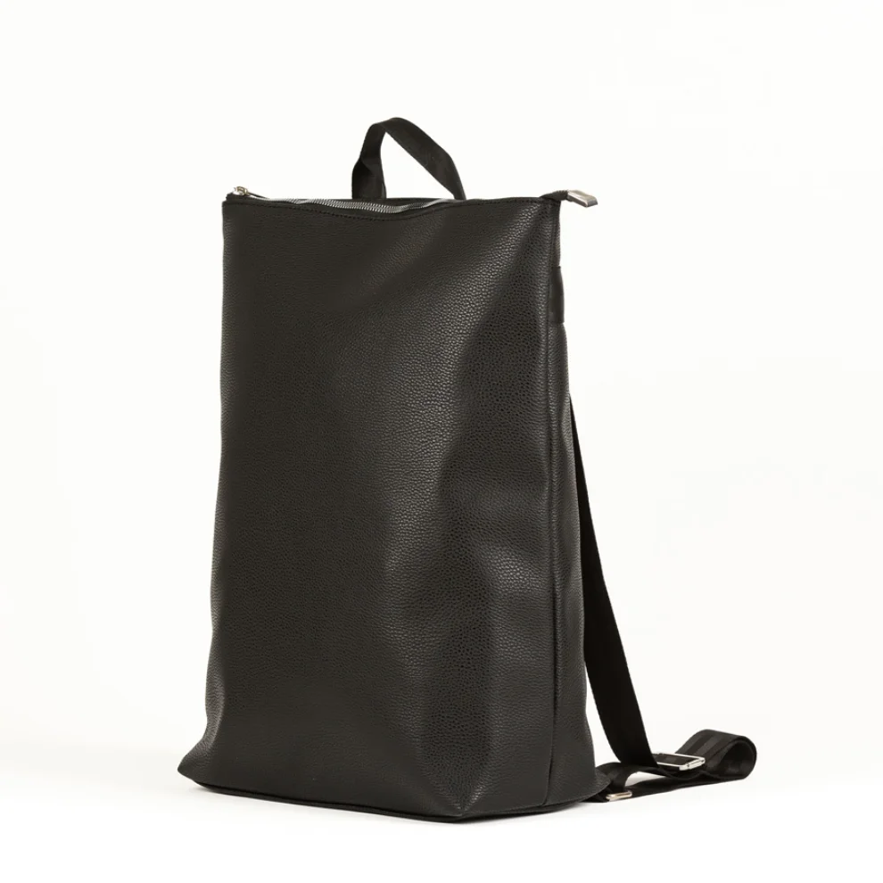 Design Studio Store - DD Minimal City Backpack - II