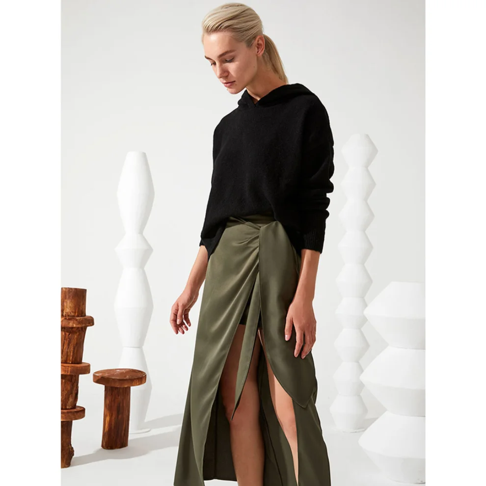 Rivus - Olea Envelope Tie Side Slit Satin Skirt