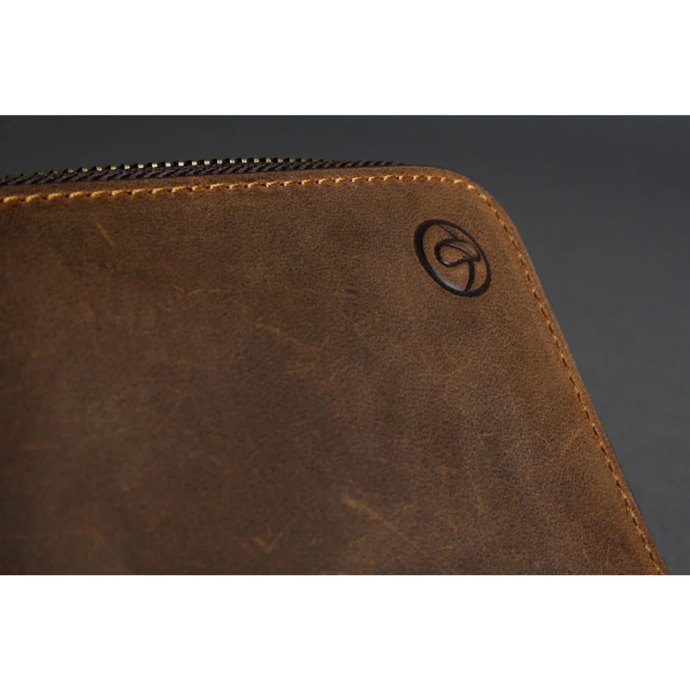 Bustha - Earth C Zip S Zippered Crazy Horse Leather Card Holder