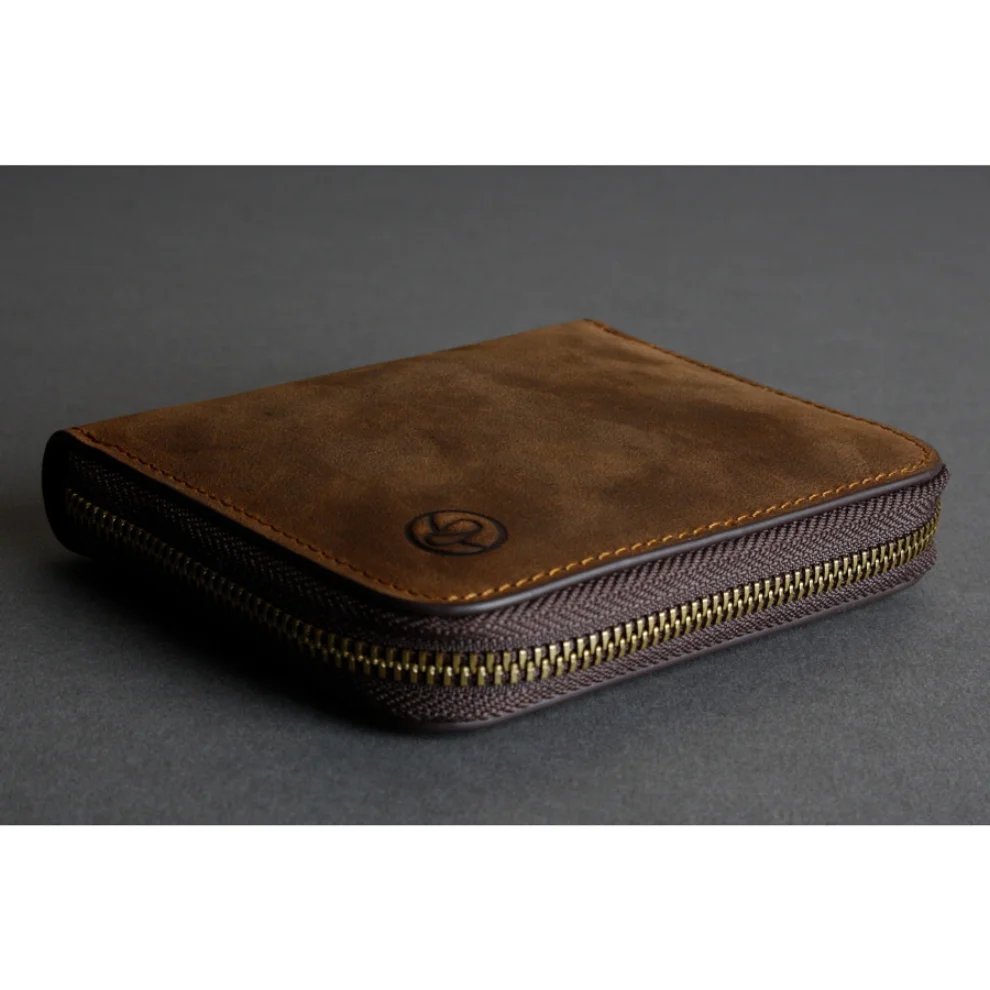 Bustha - Earth C Zip S Zippered Crazy Horse Leather Card Holder