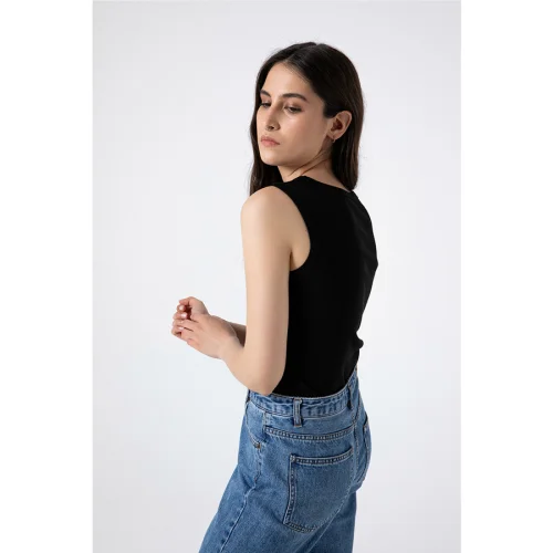 Fifty Pieces - Basic Crew Neck Sleeveless Blouse