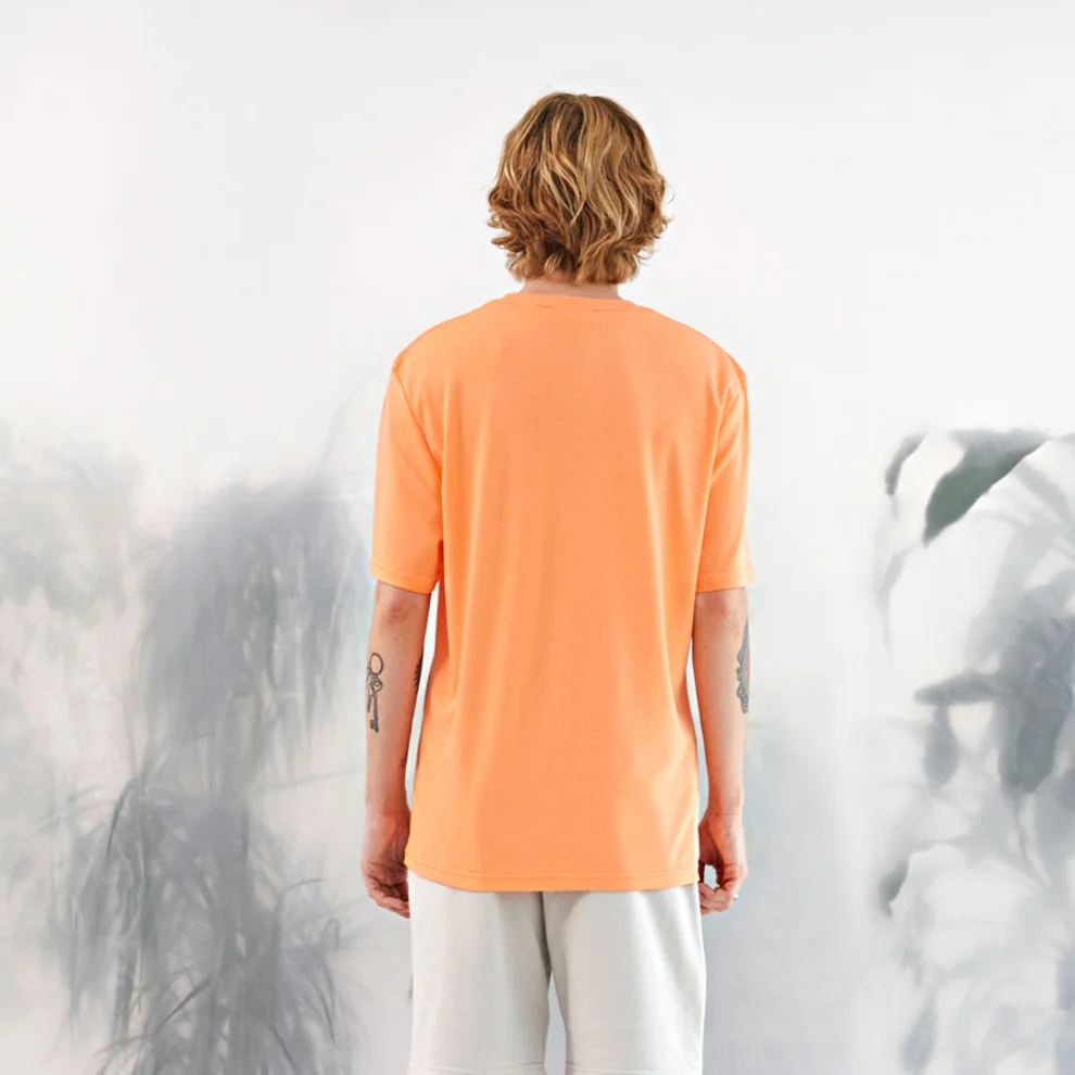 Qollanchi - Basic T-shirt