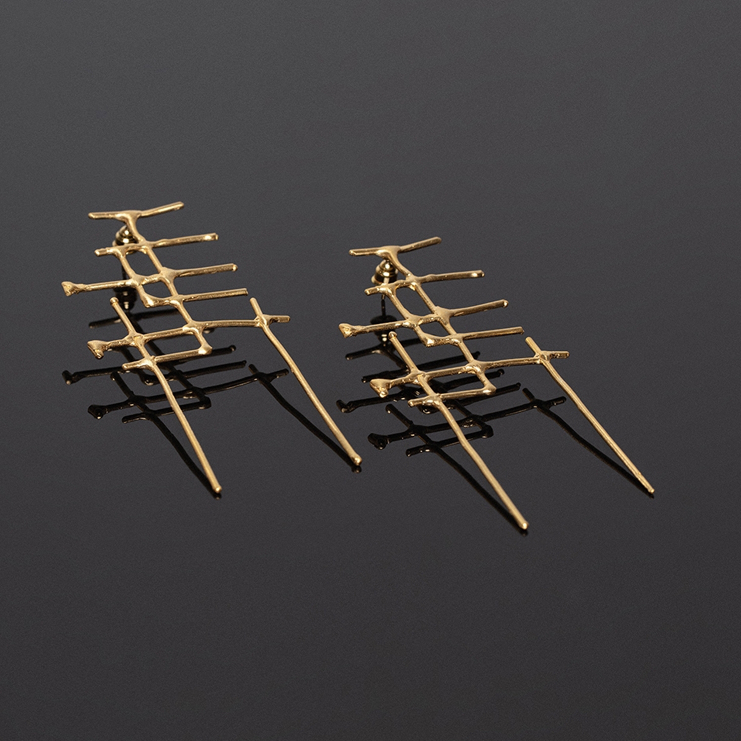 Contemporary Stripe Earring In Gold